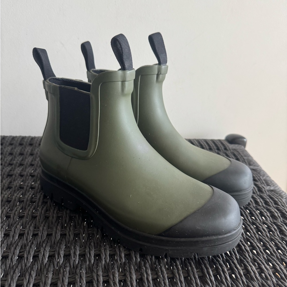 Everlane Green and Black Winter Rain Boots